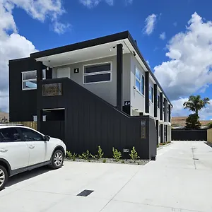  Apartment Redwood